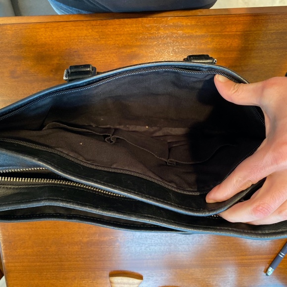 Coach executive shoulder bag - Picture 4 of 7